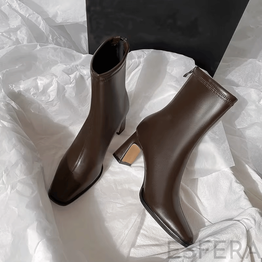 Bota Mulher Cano Curto com Salto Quadrado e Biqueira Quadrada Castanho