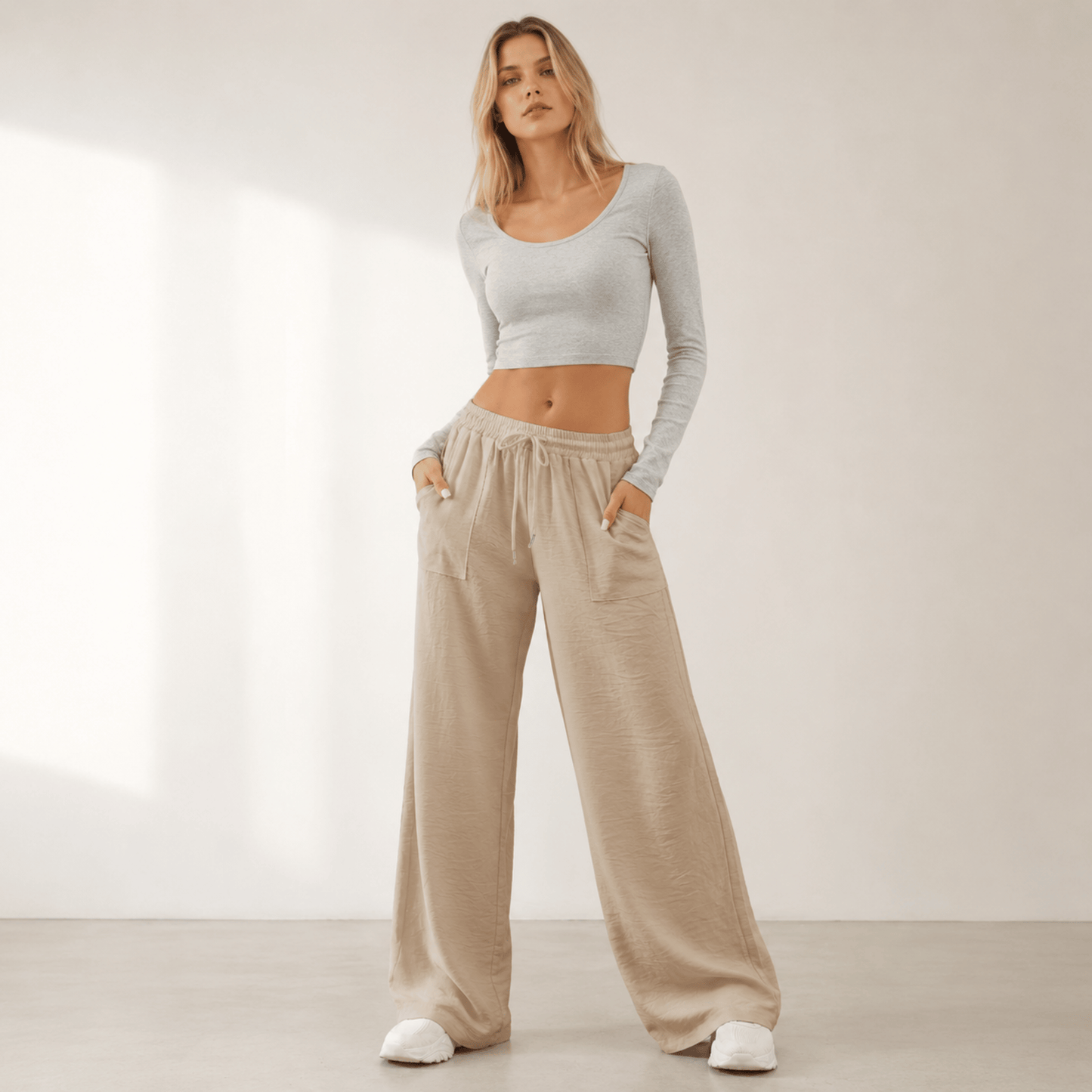 Faustine | Calça Feminina Reta Casual em Sarja com Cintura Elástica e Bolsos Caqui