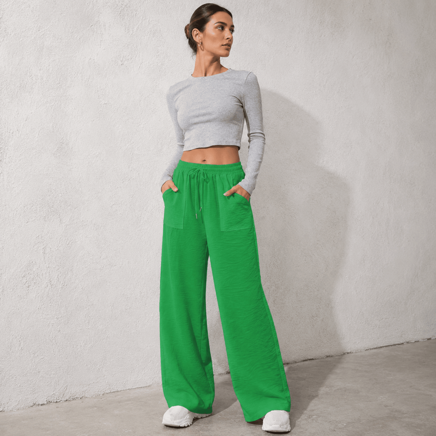 Faustine | Calça Feminina Reta Casual em Sarja com Cintura Elástica e Bolsos Verde