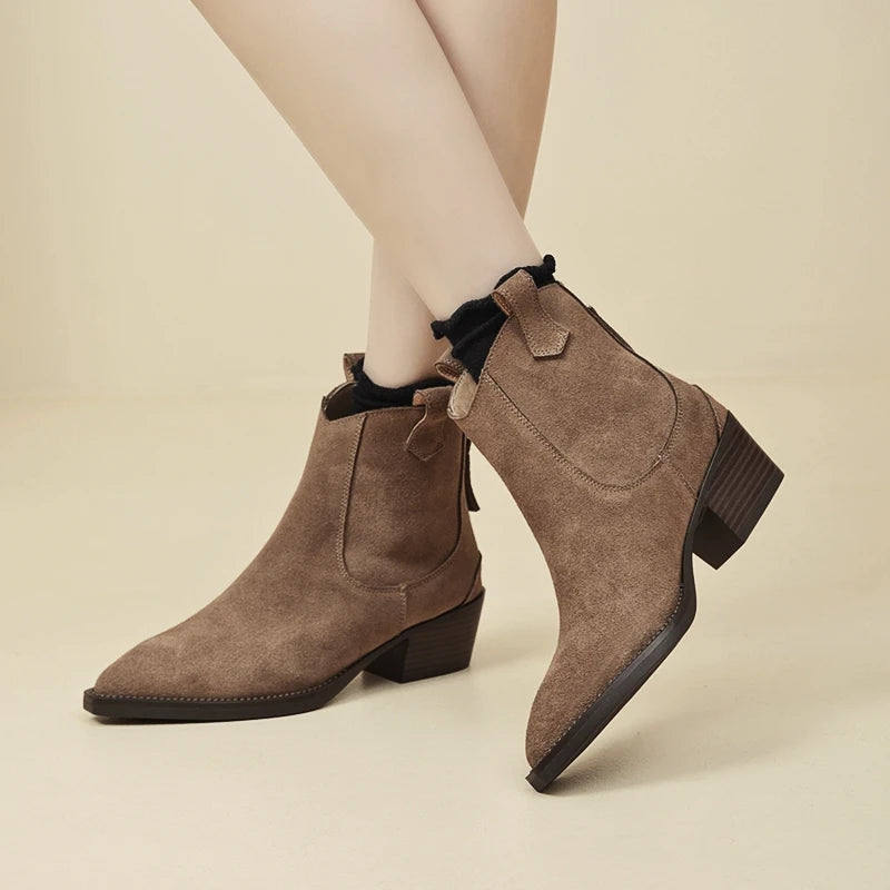 Bota Mulher Western com Salto Bloco e Bico Fino