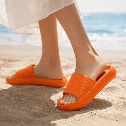 Zapatillas de casa de plataforma gruesa para baño, para mujer, a la moda, con suela blanda de EVA, sandalias de interior, chanclas antideslizantes de verano 2024